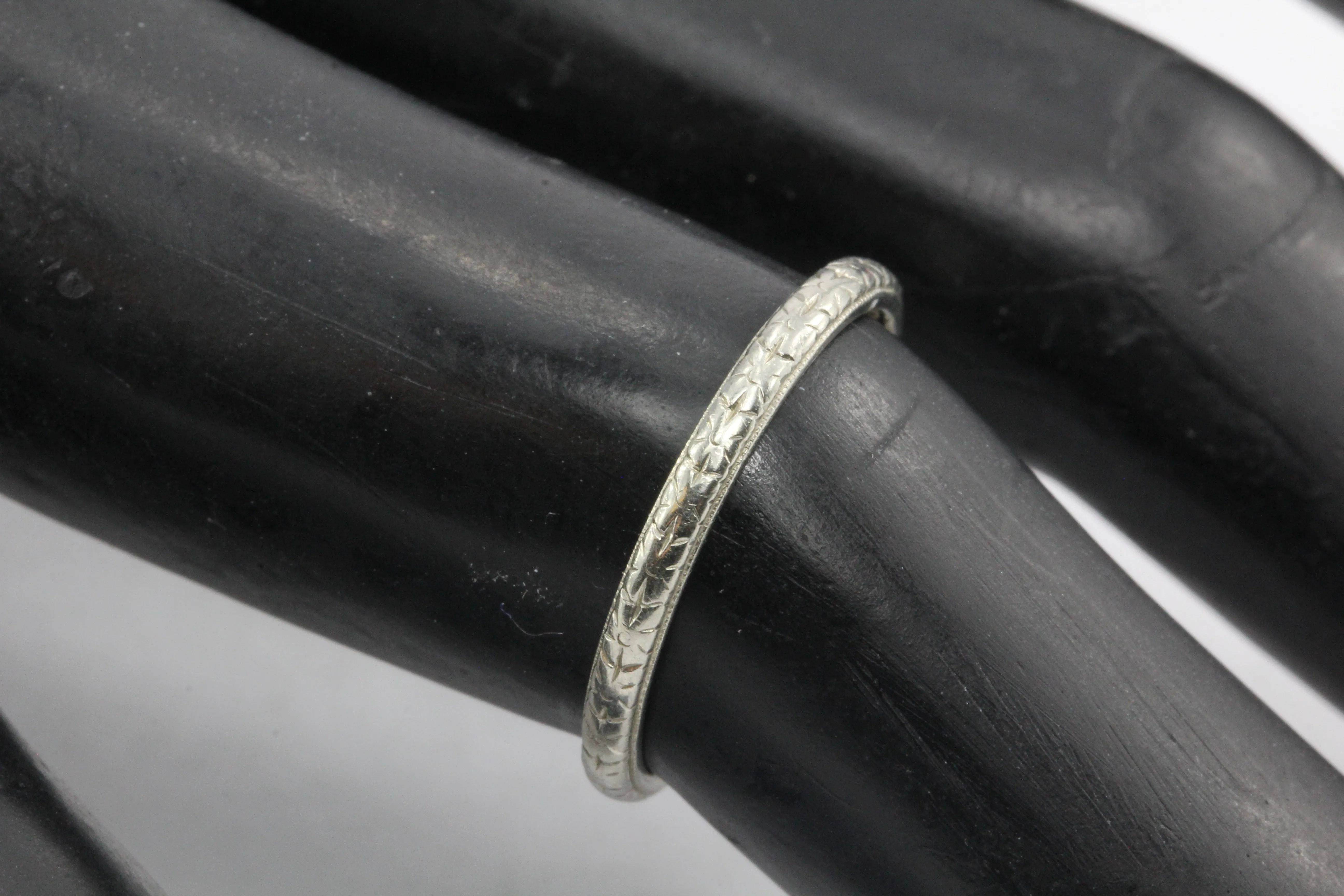 18K White Gold Art Deco Etched Wedding Band