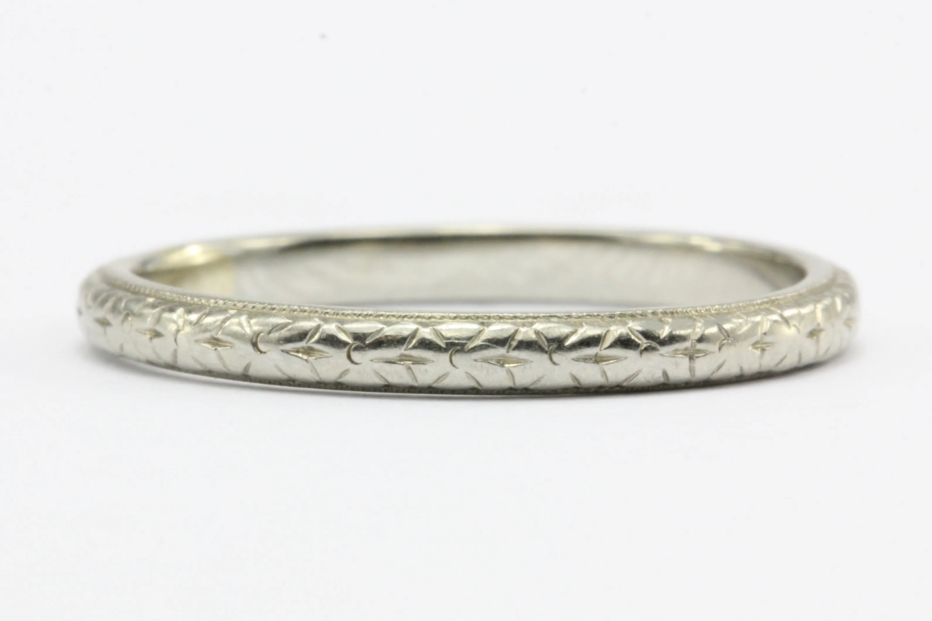 18K White Gold Art Deco Etched Wedding Band