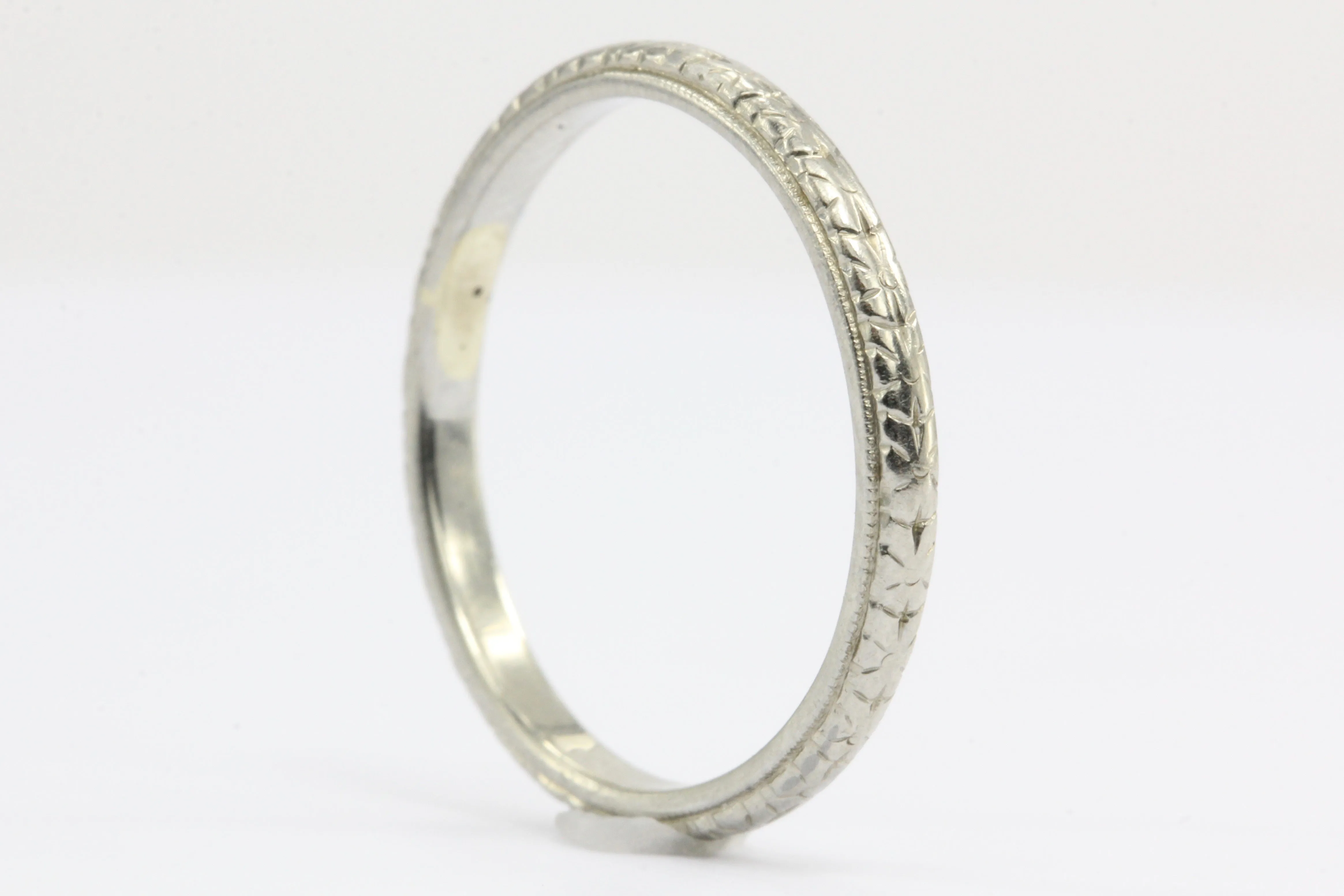 18K White Gold Art Deco Etched Wedding Band
