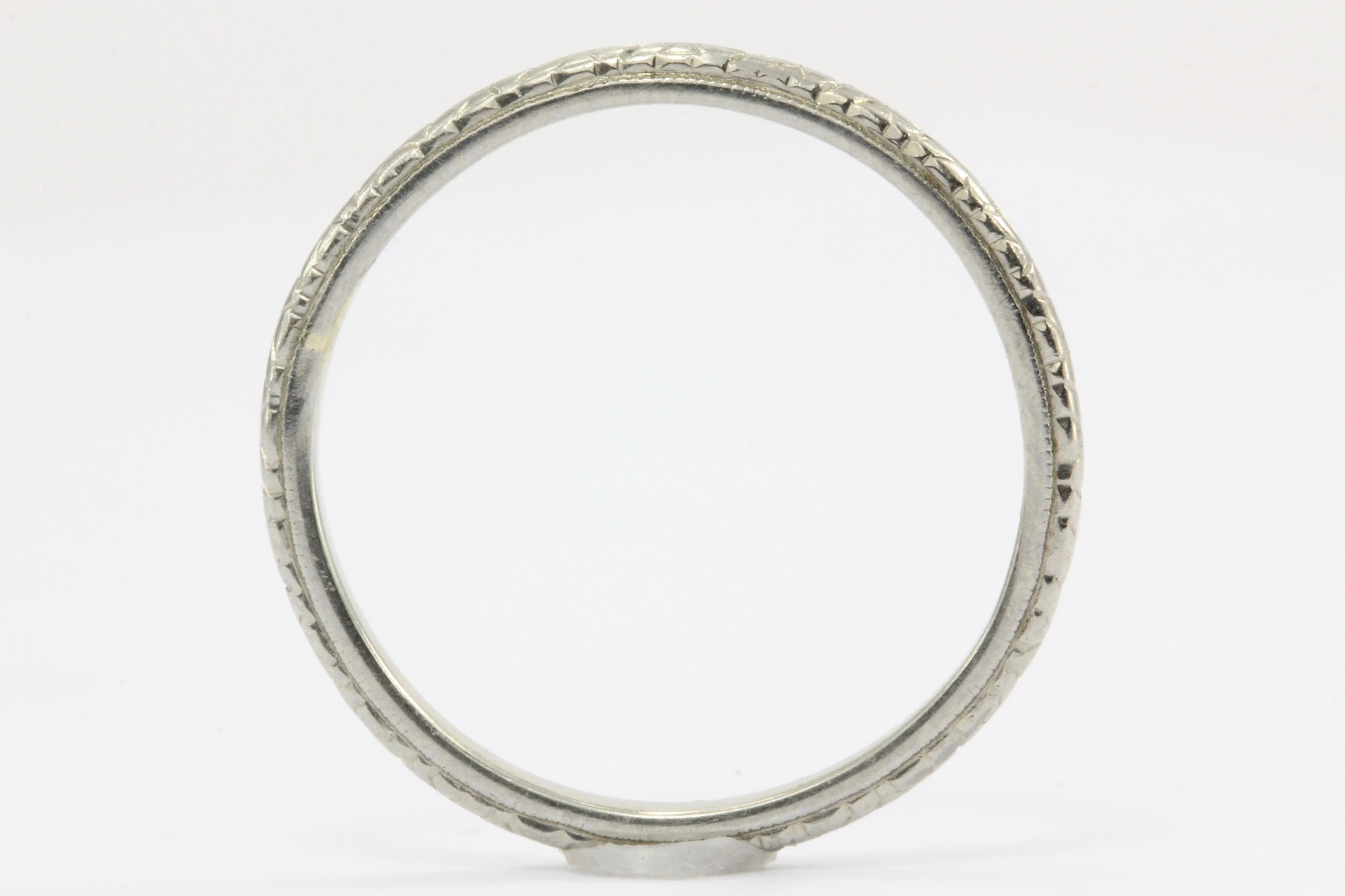 18K White Gold Art Deco Etched Wedding Band