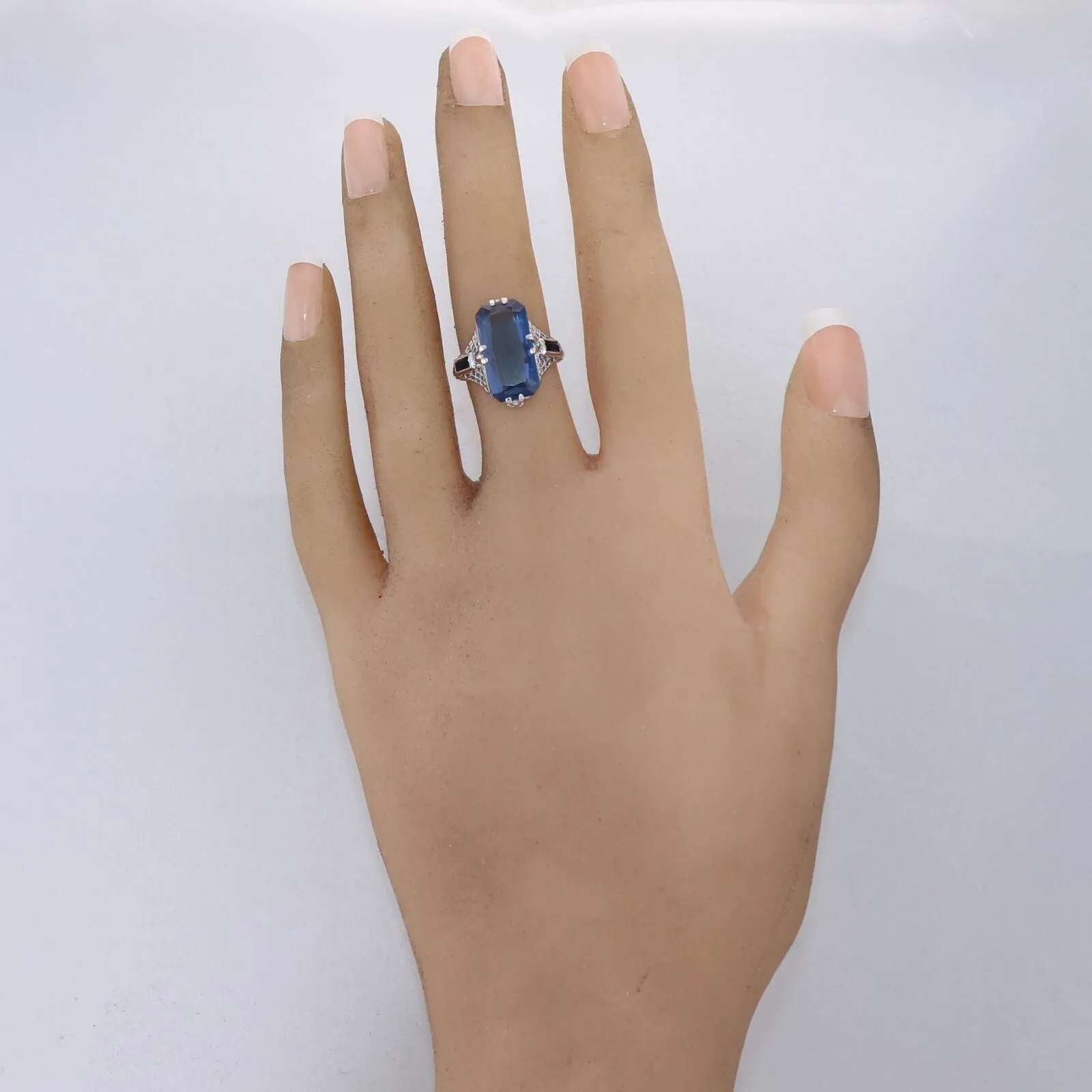 1930's Antique Art Deco 10k White Gold Synthetic Sapphire Filigree Ring