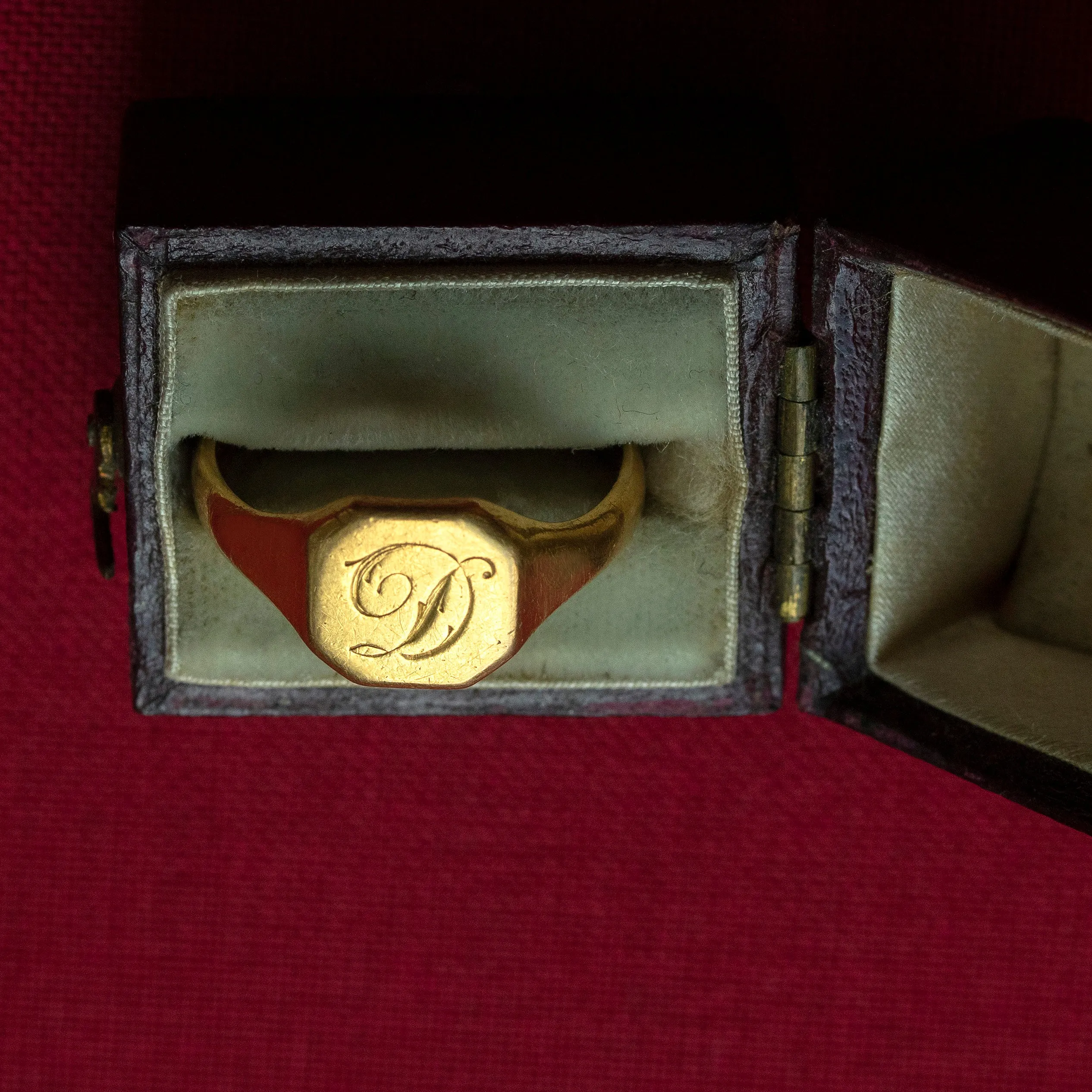 1935 Small 22k Gold 'D' Signet Ring
