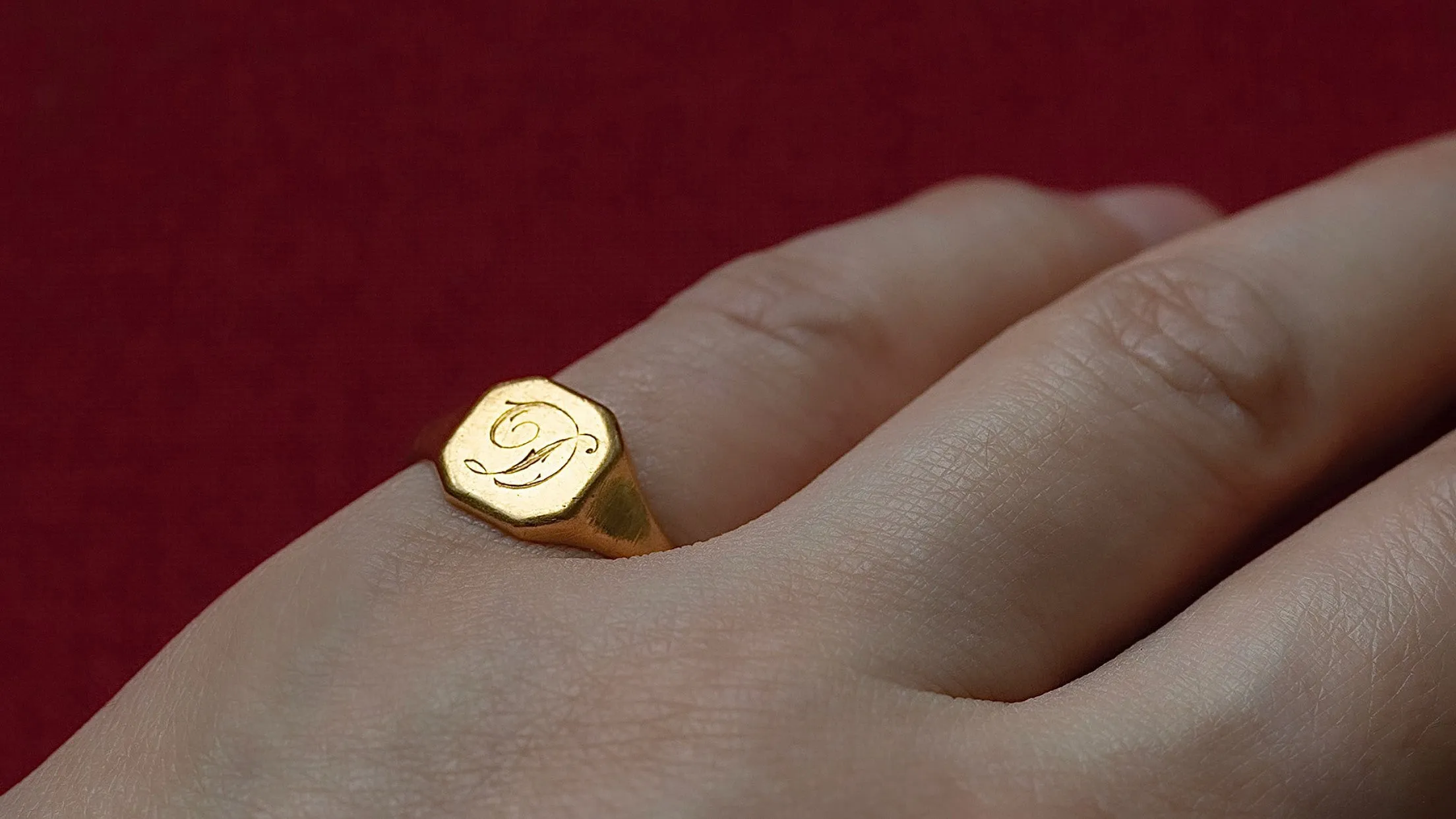 1935 Small 22k Gold 'D' Signet Ring