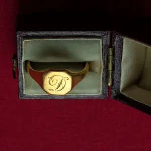 1935 Small 22k Gold 'D' Signet Ring