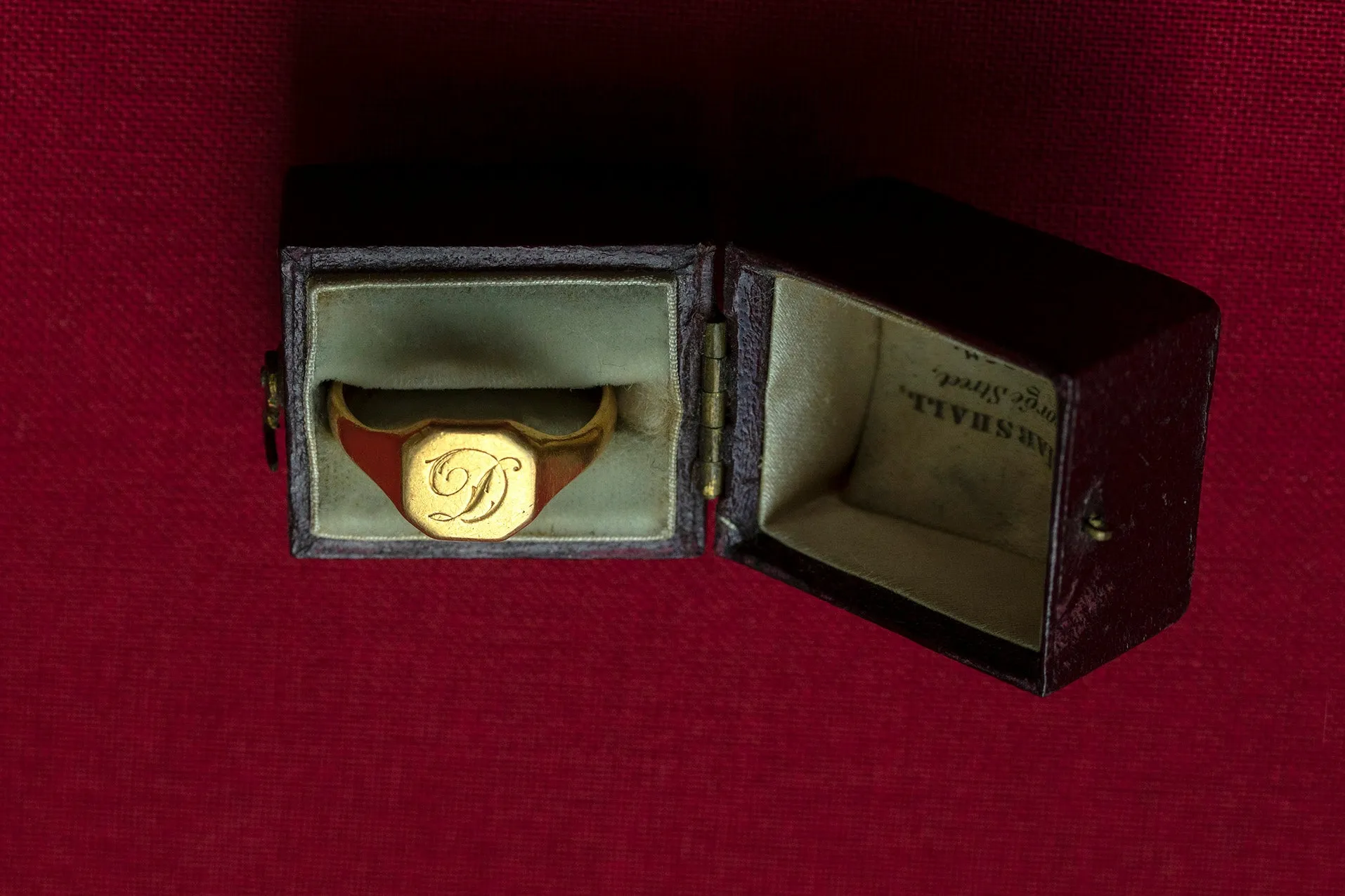1935 Small 22k Gold 'D' Signet Ring