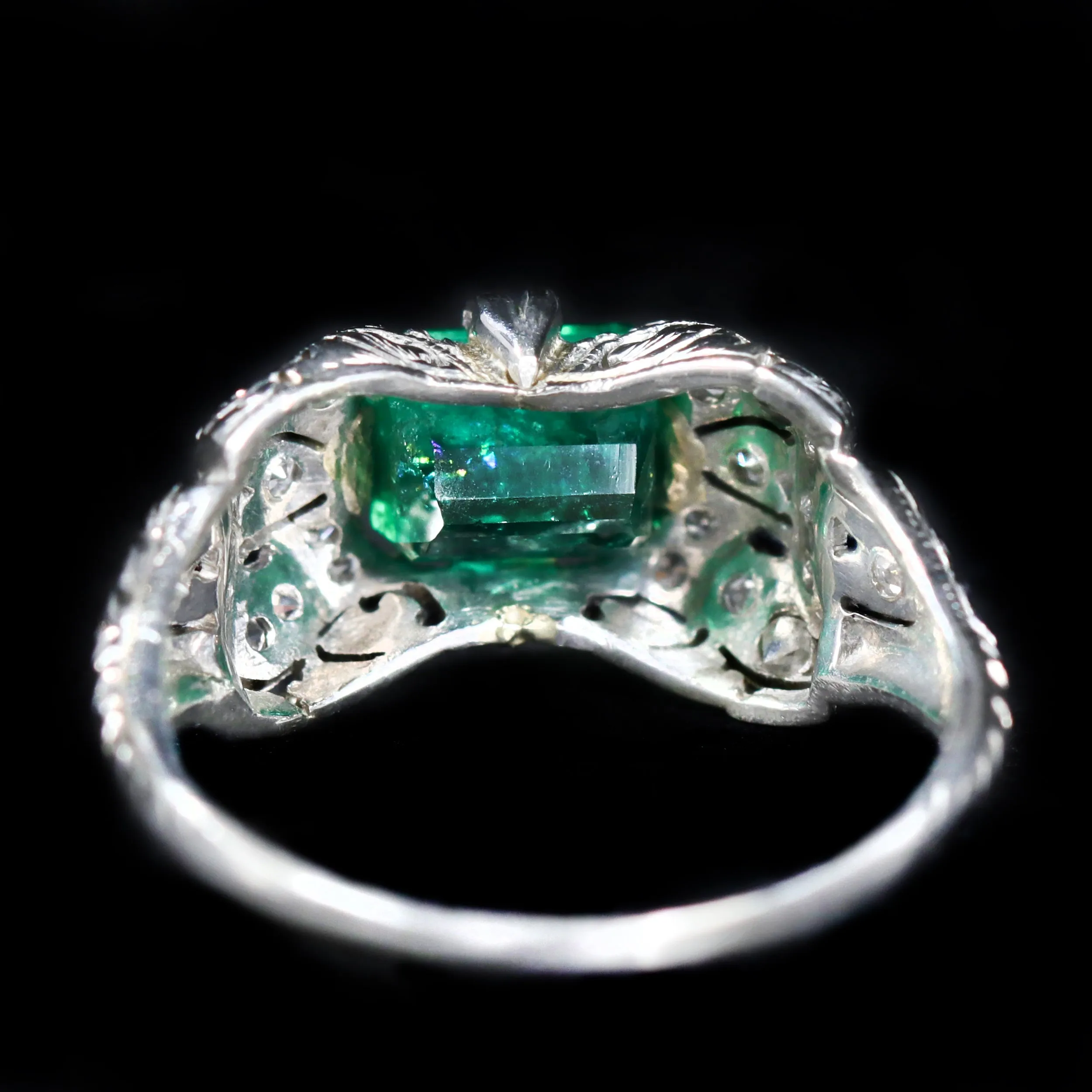 Art Deco 0.90 Carat Emerald and Diamond Ring