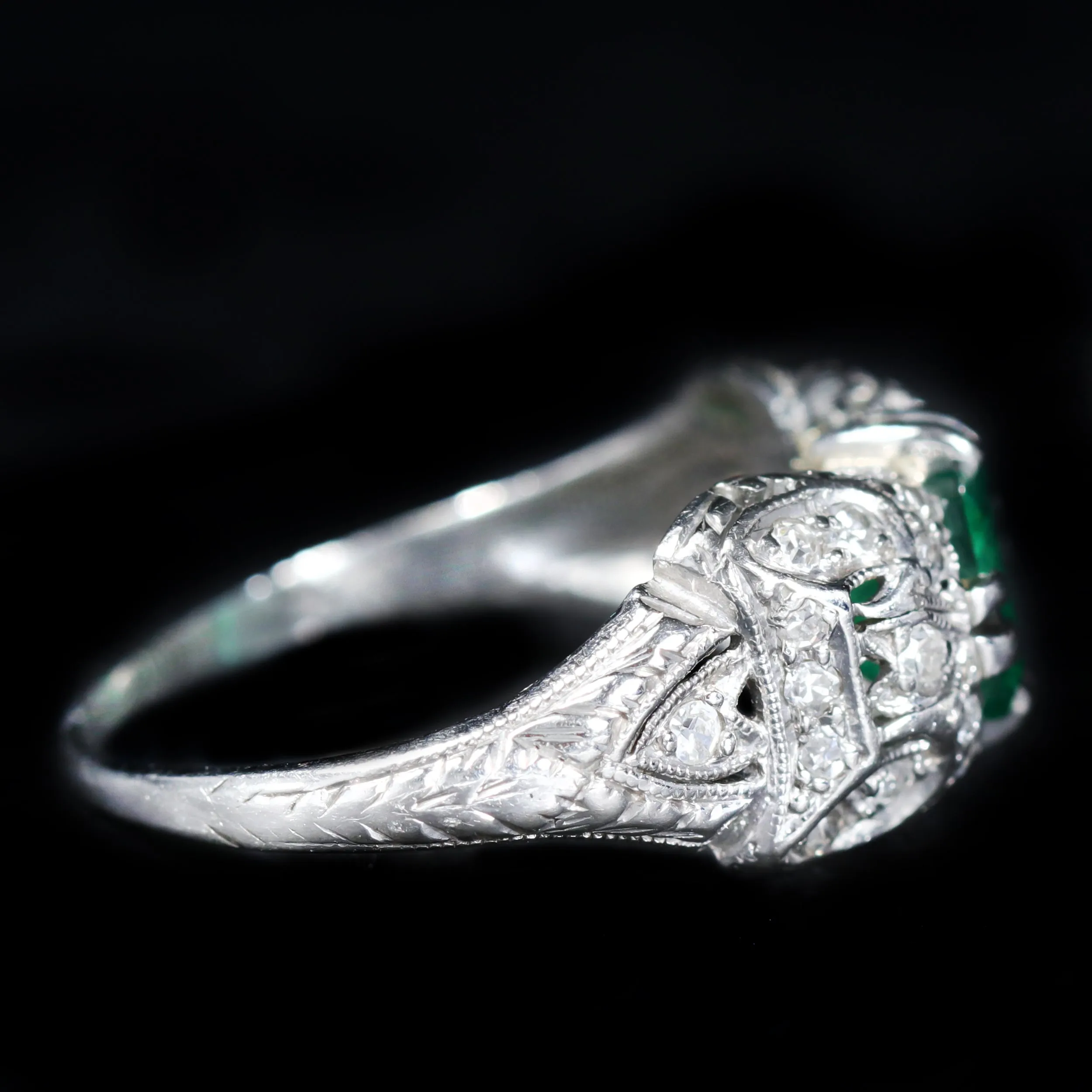 Art Deco 0.90 Carat Emerald and Diamond Ring