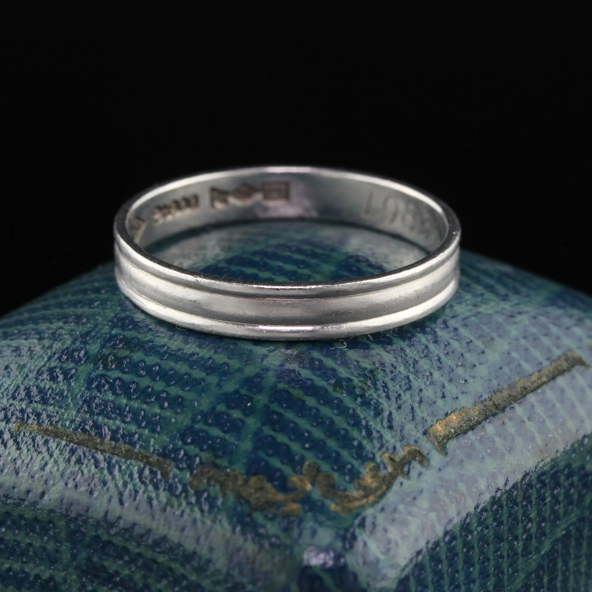 Circa 1985 - Vintage Estate Platinum Wedding Band - Unisex!