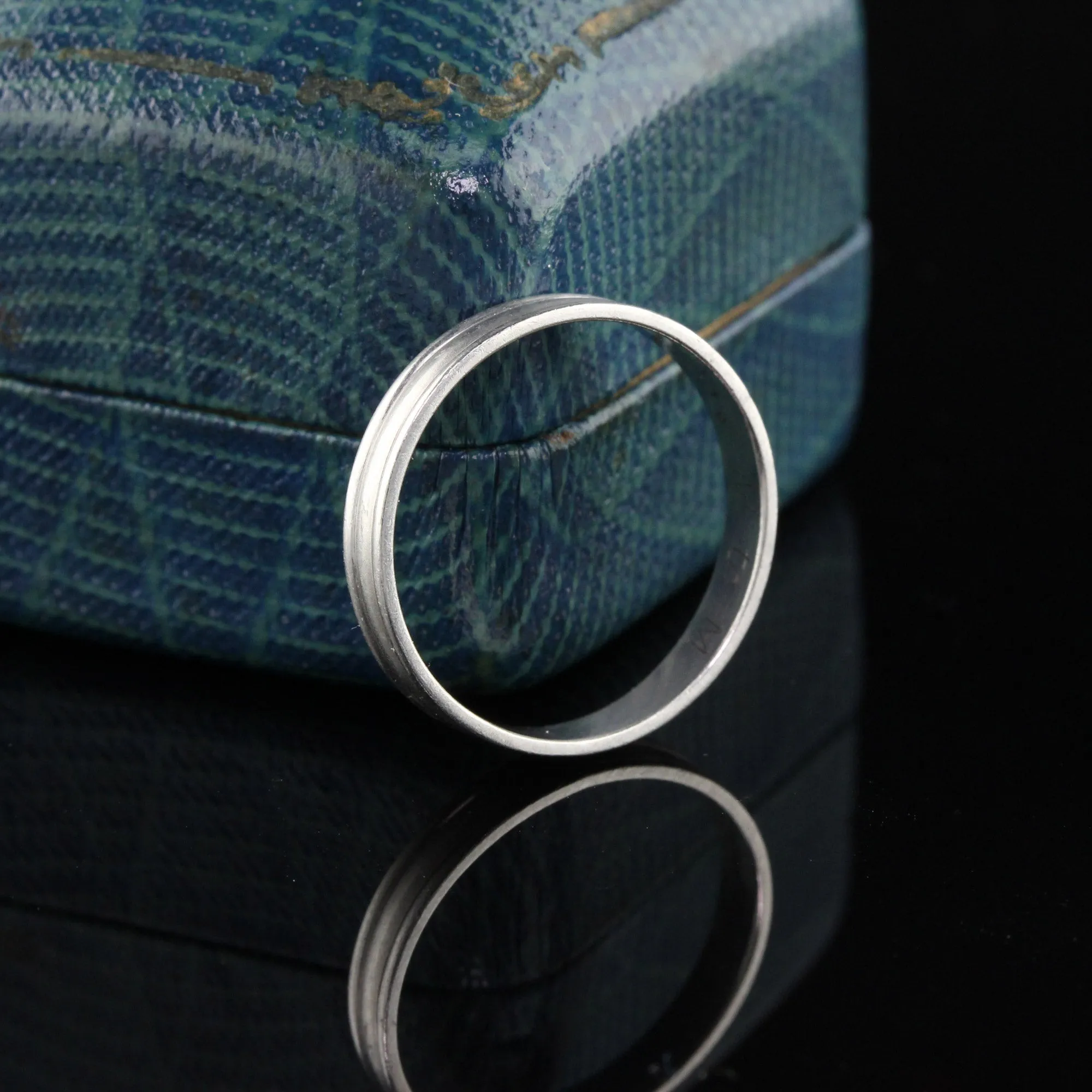Circa 1985 - Vintage Estate Platinum Wedding Band - Unisex!