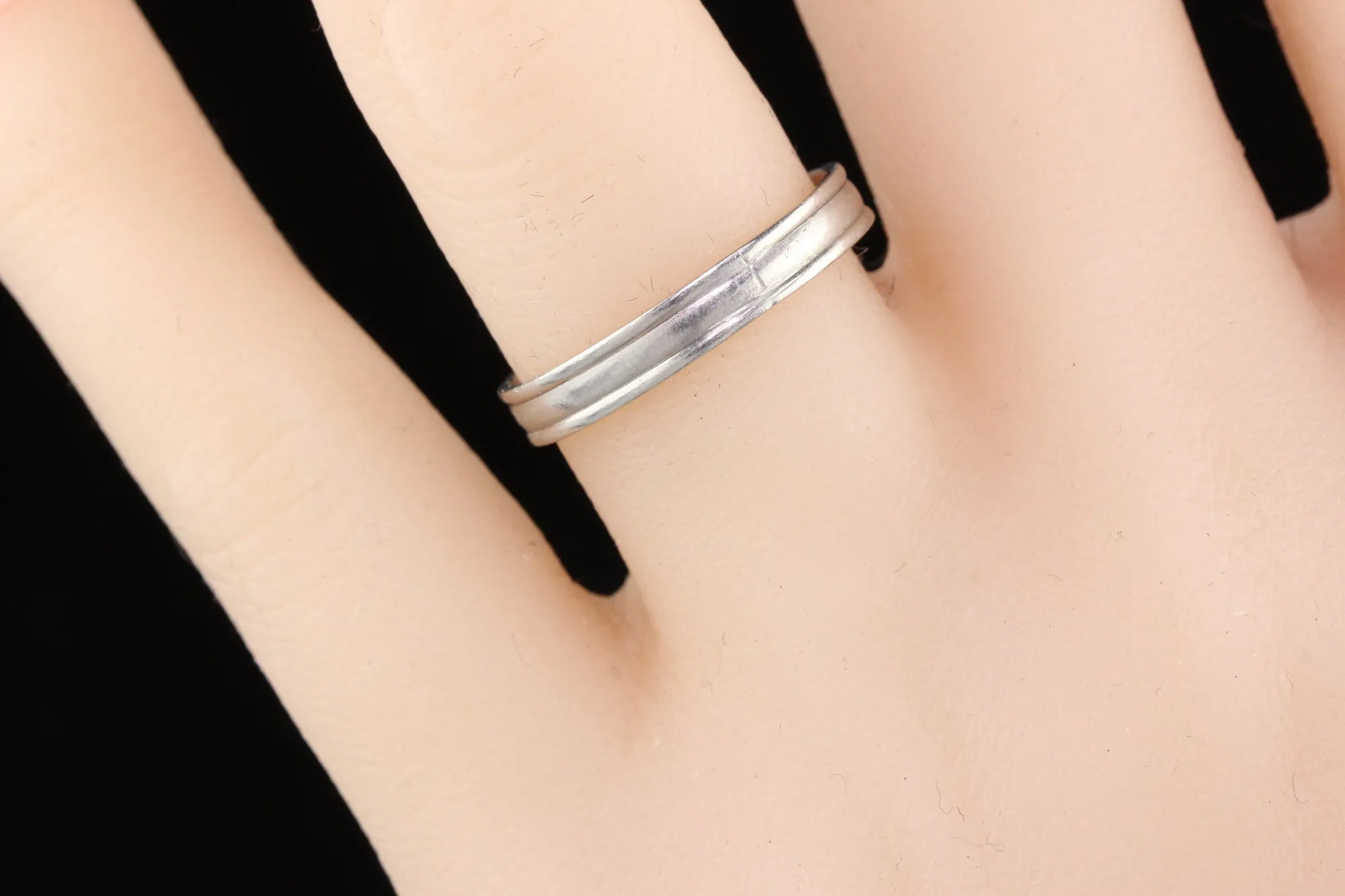 Circa 1985 - Vintage Estate Platinum Wedding Band - Unisex!