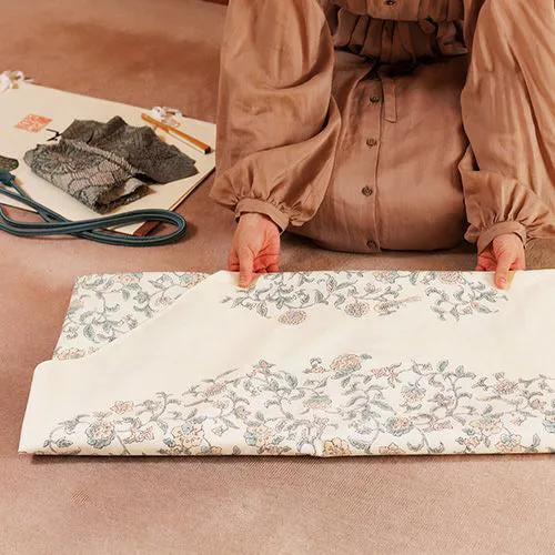 Kimono tsutsumi - Kacho sarasa  Cream 花鳥更紗 キナリ (Japanese Wrapping Cloth)  145 x 145 cm