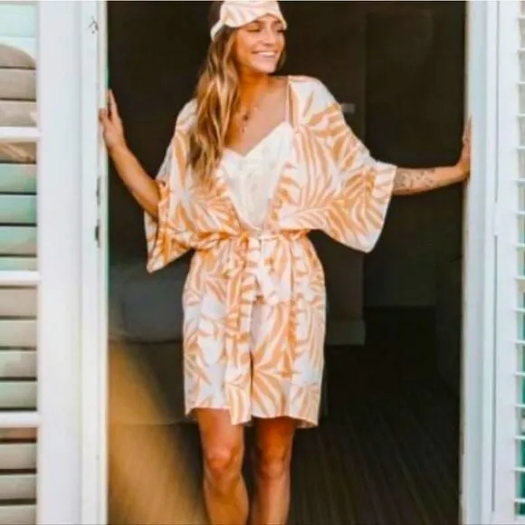 Maison Du Soir Magnolia Luxe Robe/Beach Cover-up