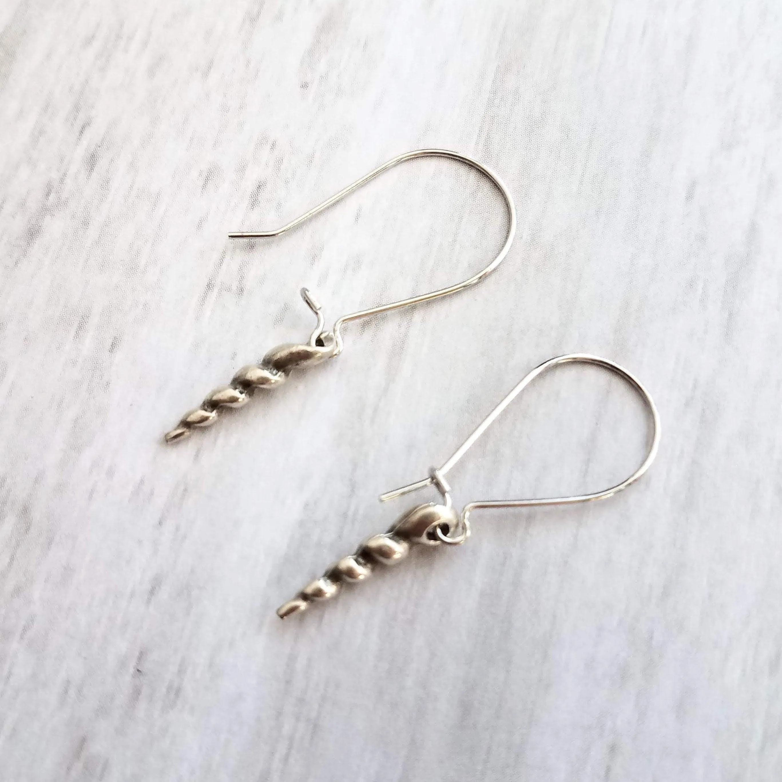 Silver Seashell Earrings, little shell earring, small seashell earring, antique silver seashell, vacation earring, beach earring, souvenir