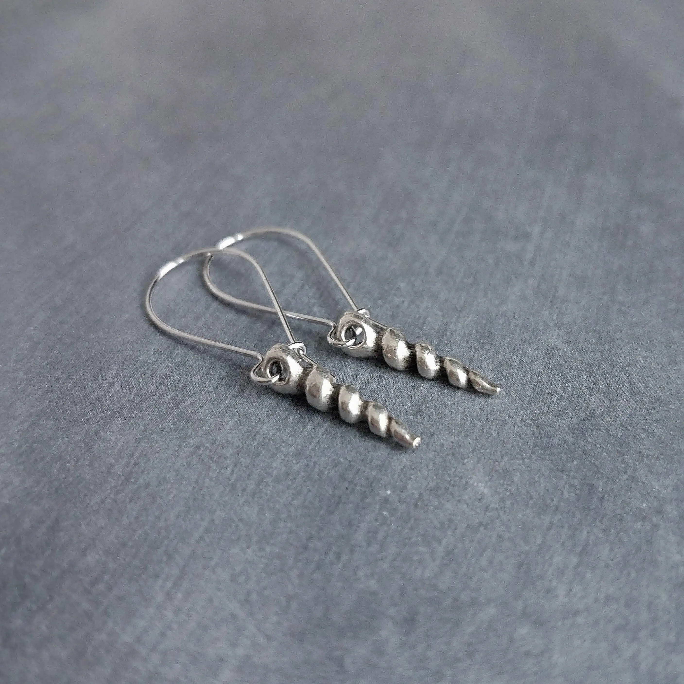 Silver Seashell Earrings, little shell earring, small seashell earring, antique silver seashell, vacation earring, beach earring, souvenir