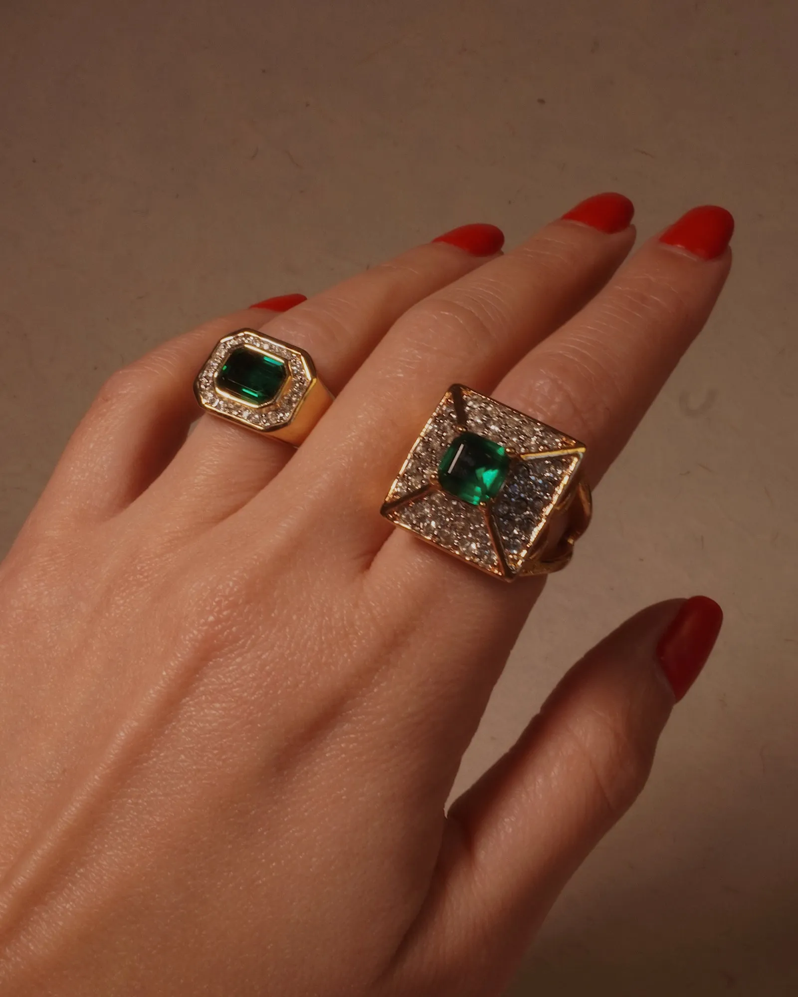 Vintage Emerald Rhinestone Cocktail Ring (sz 8)