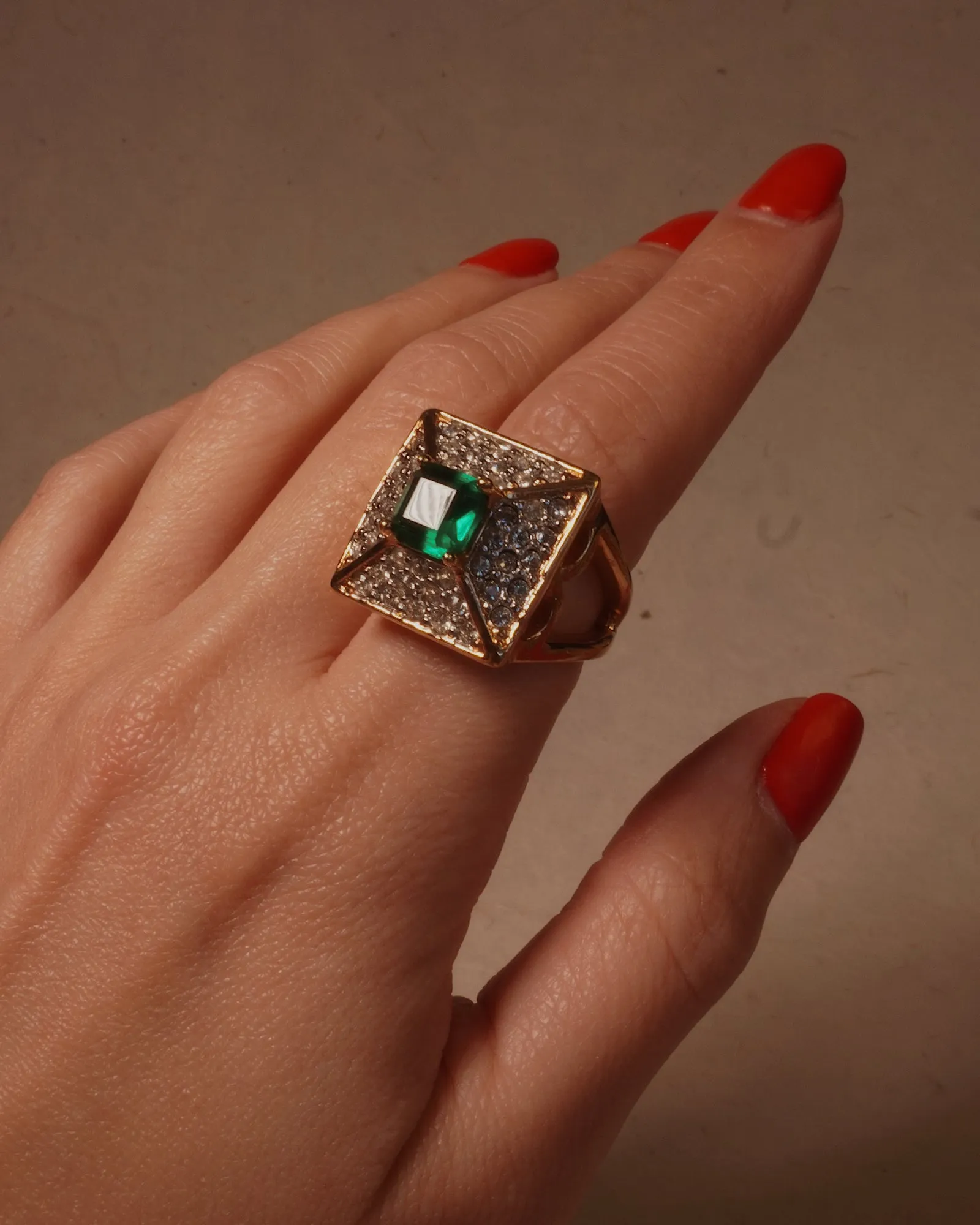 Vintage Emerald Rhinestone Cocktail Ring (sz 8)