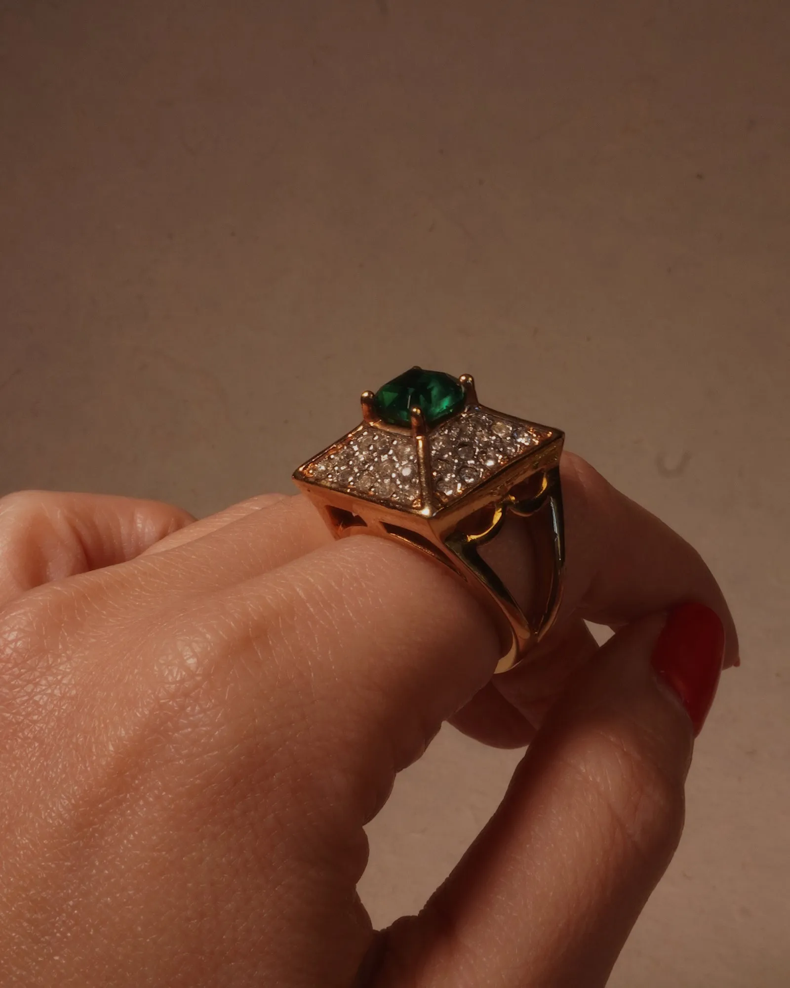 Vintage Emerald Rhinestone Cocktail Ring (sz 8)